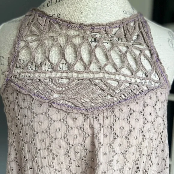 Free People I Got My Eyelet On You Crochet Eyelet Top in Taupe Size Medium - Picture 2 of 10